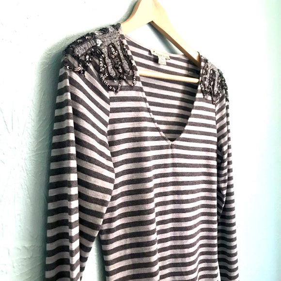 Forever 21 Grey Striped V-Neck with Beaded Shoulder Appliqués size M - Picture 3 of 5